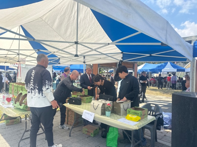 1-2 고성군 회화면, 조하늘 학생 과일가게 수익금 전액 기부.jpeg