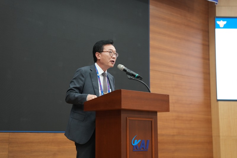 사진2. KAI 생산운영부문장 송호철 부사장이 발표를 하고 있다..jpg