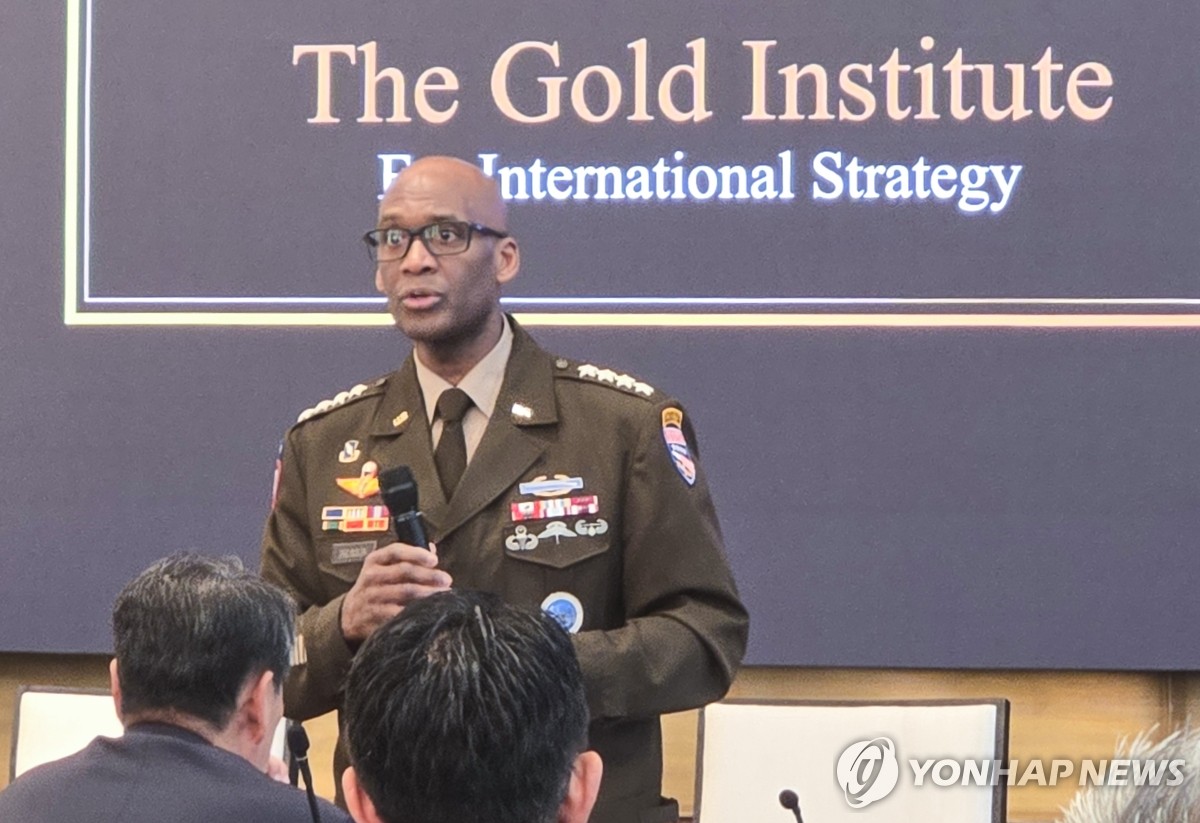 브런슨「한국은 DMZ 이남부터」발언 논란…국방부『개인 견해』