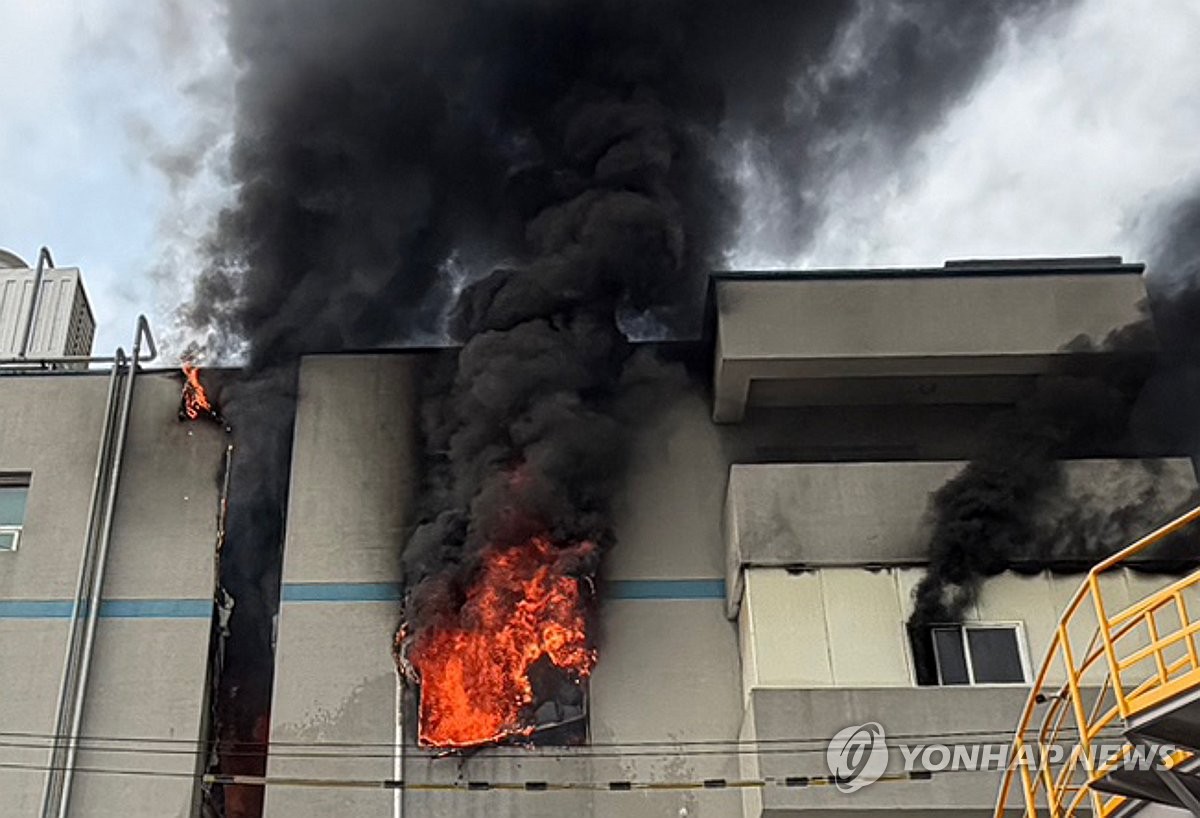 경기 부천 공장 화재로 7명 부상…「소방관 1명 심정지·1명 중상」