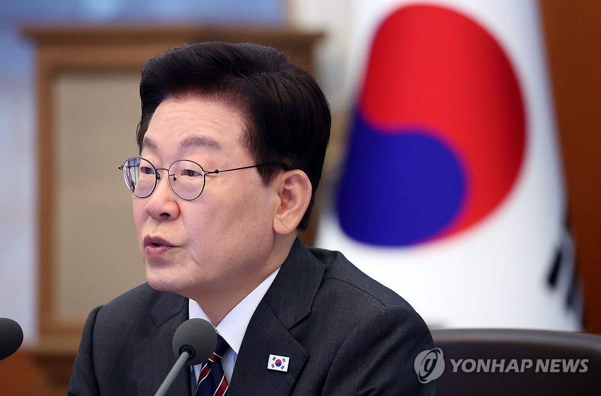 李대통령,「노인 일자리사업 발굴 주문」…공공영역 적정임금 독려