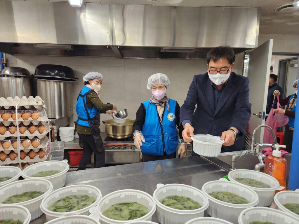 경남 밀양시 삼문동 자원봉사회, 사랑의 밑반찬 나눔 봉사