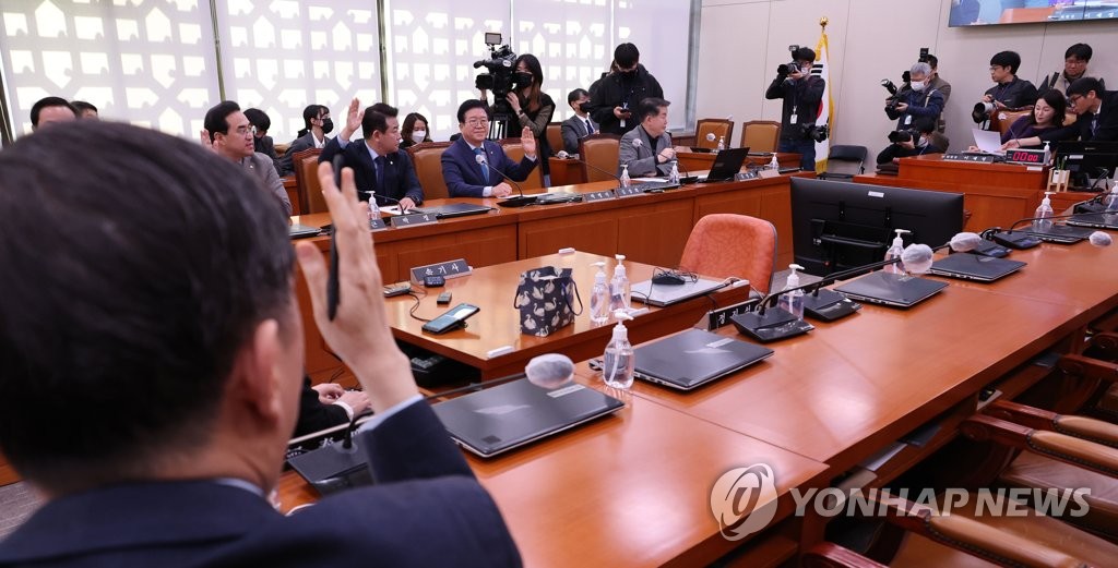 野, 외통위 단독 개최…「강제징용 해법 철회 촉구」결의안 의결
