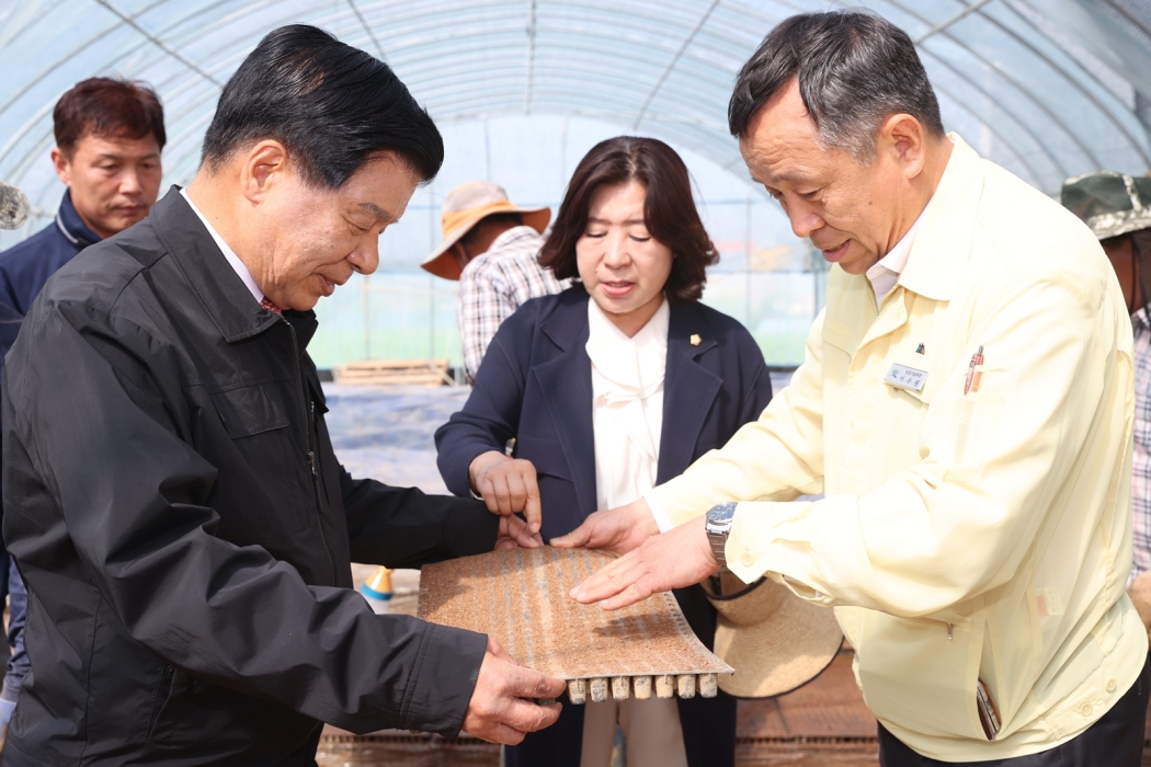［동정］이상근 고성군수, 친환경농업 현장에서 소통 이어가다.