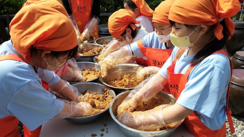 『주물주물 내 손으로 담은 장맛이 최고야!』
