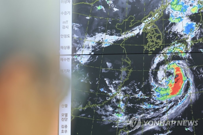 「카눈」 점차 서쪽으로…태풍 중심 수도권 지날 가능성도