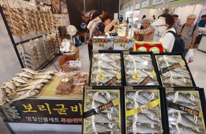 『청탁금지법 농·수산물 선물 상한 10만→15만원 상향…명절 30만원』