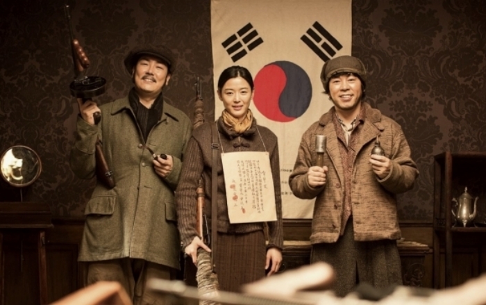 홍범도 장군 유해 모셔온 조진웅…「흉상 논란」에 웃은 이유