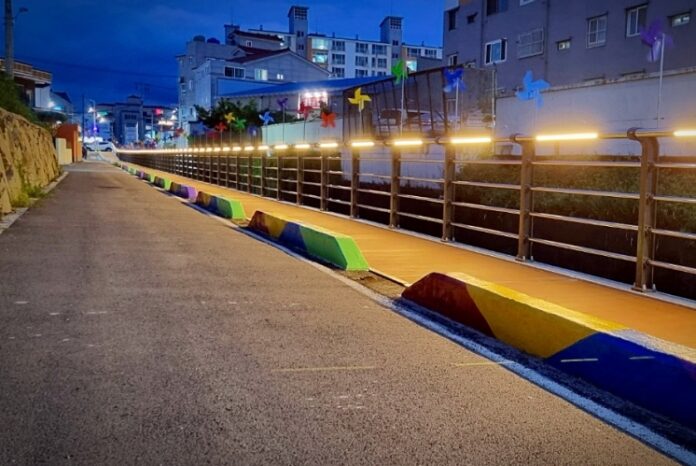 고성군, 바람개비와 함께 걷는 송학천 보행데크 조성