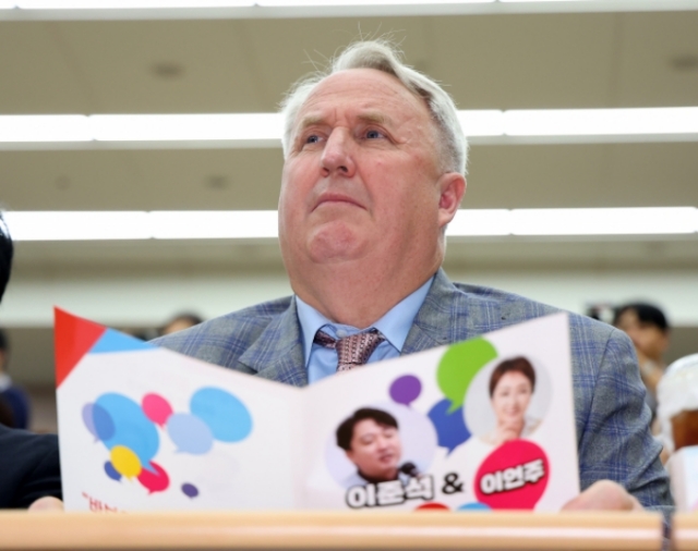 『진짜 환자는 서울에 있다』…부산 온 인요한 돌려보낸 이준석