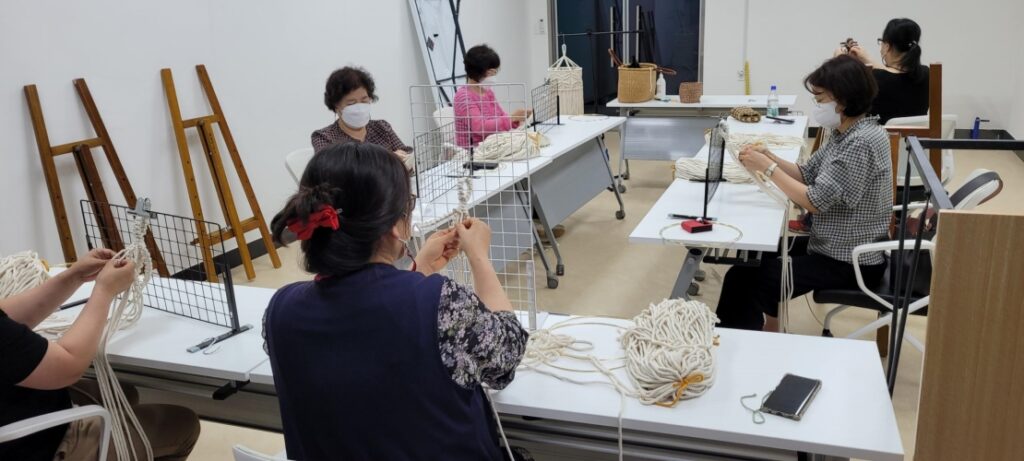 남해군 눈냇골 사람들의『주경야작전(晝耕夜作展)』개최