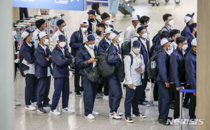 내년 외국인력 「역대 최대」16만5천명 들어온다…음식점업도 허용