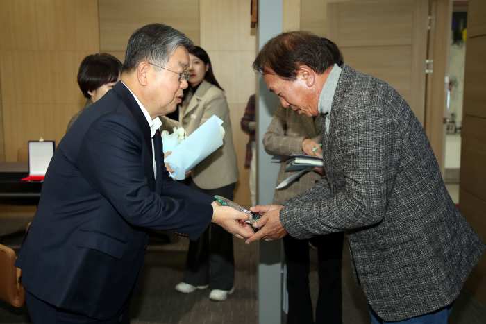 경남 밀양시, 「밀양 대추 홍보 감사패 전달」