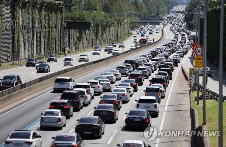 귀경길 고속도로 혼잡…부산→서울 6시간 40분
