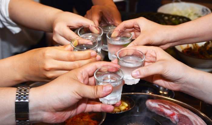 「부어라 마셔라」버릇 못 고쳐…코로나後 첫 연말 과음주의보