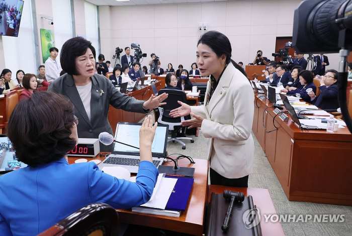 8개월만 재개된 여가위…양육비이행법등 밀린 민생현안 통과될까