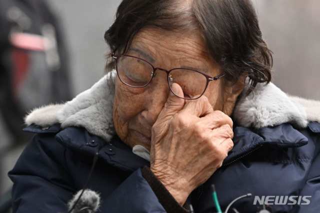『미안하단 말이라도』…日전범기업에 승소한 「정신영 할머니의 눈물」