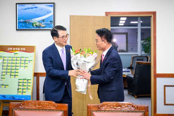 장충남 남해군수 「우주항공청 특별법 통과」 사천시 「축하방문」