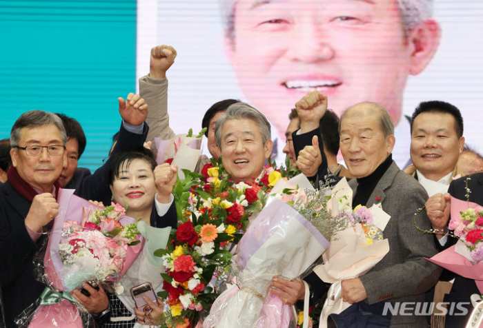 강호동 합천율곡농협조합장, 「농협중앙회장 당선」…경남농협 축제 분위기