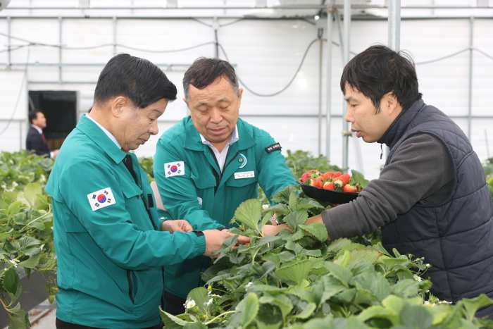 ［동정］이상근 고성군수, 귀농 청년 농업인 방문 격려