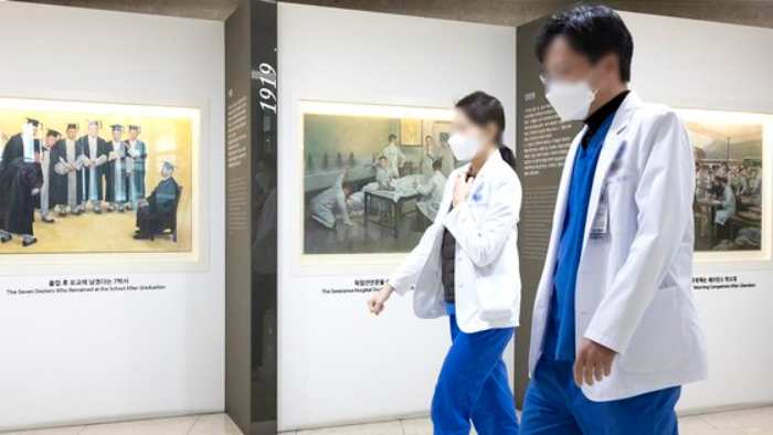 『복귀 고민』 『더 세게 대응』…최후통첩 D-2, 동요하는 전공의들
