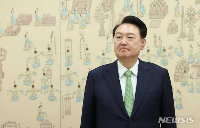 윤대통령 지지율, 2.1%p 내린 30.2%…총선 후 3주 연속 하락[리얼미터]