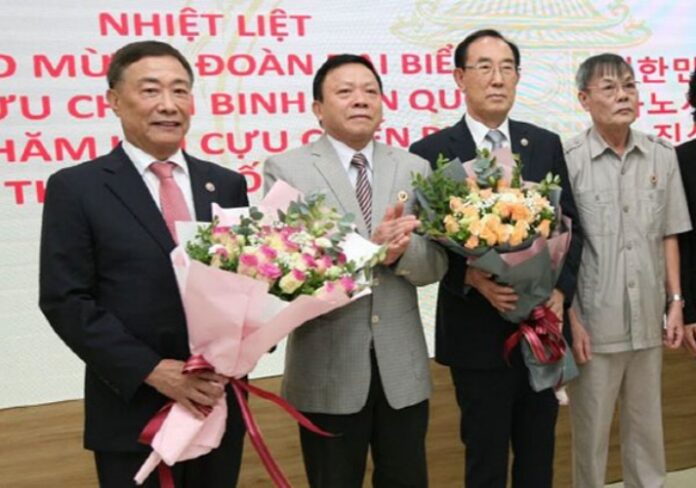 『50년전엔 총부리 맞댔지만 오늘은 친구』하노이에서 합동위령제 지낸 월남전 한·베트남 참전용사들