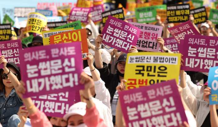 『홍준표 눈썹 문신 누구한테 받았나…문신한 의사·판사 다 공범인가』