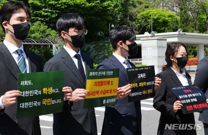 『의대생들은 안 돌아온다』…정부는 『소중한 인재들』 특혜 골몰