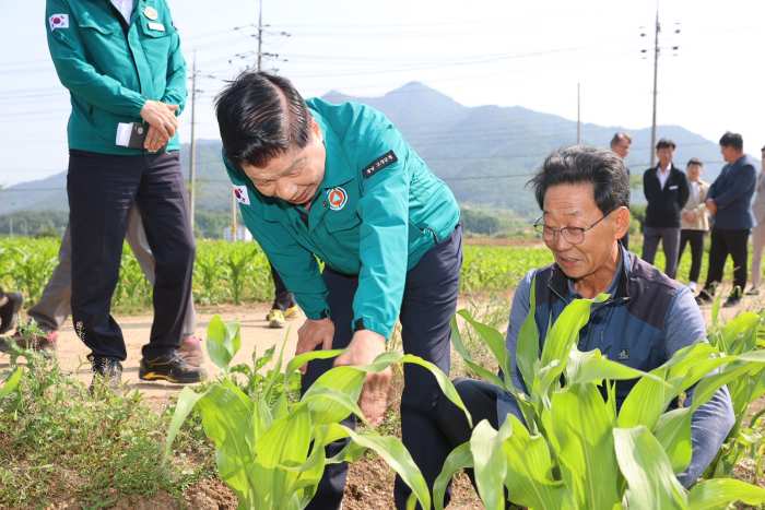 ［동정］ 이상근 고성군수, 옥수수 재배 농가 방문