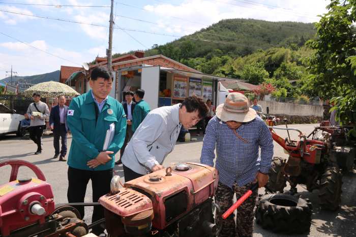 ［동정］안병구 밀양시장, 농기계 순회수리 교육 현장 방문