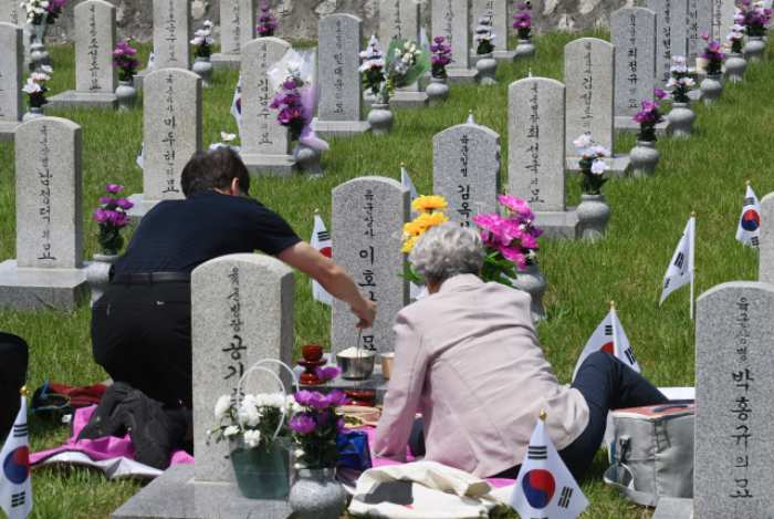 4만명도 안 남은 「6·25 용사」…참전수당은 고작 月42만원뿐