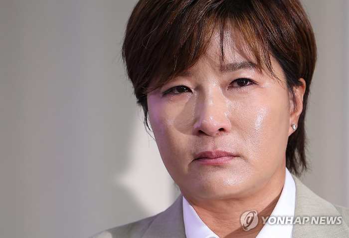 부친 고소 박세리, 기자회견 중 눈물…『관계 회복 확답 어려워』