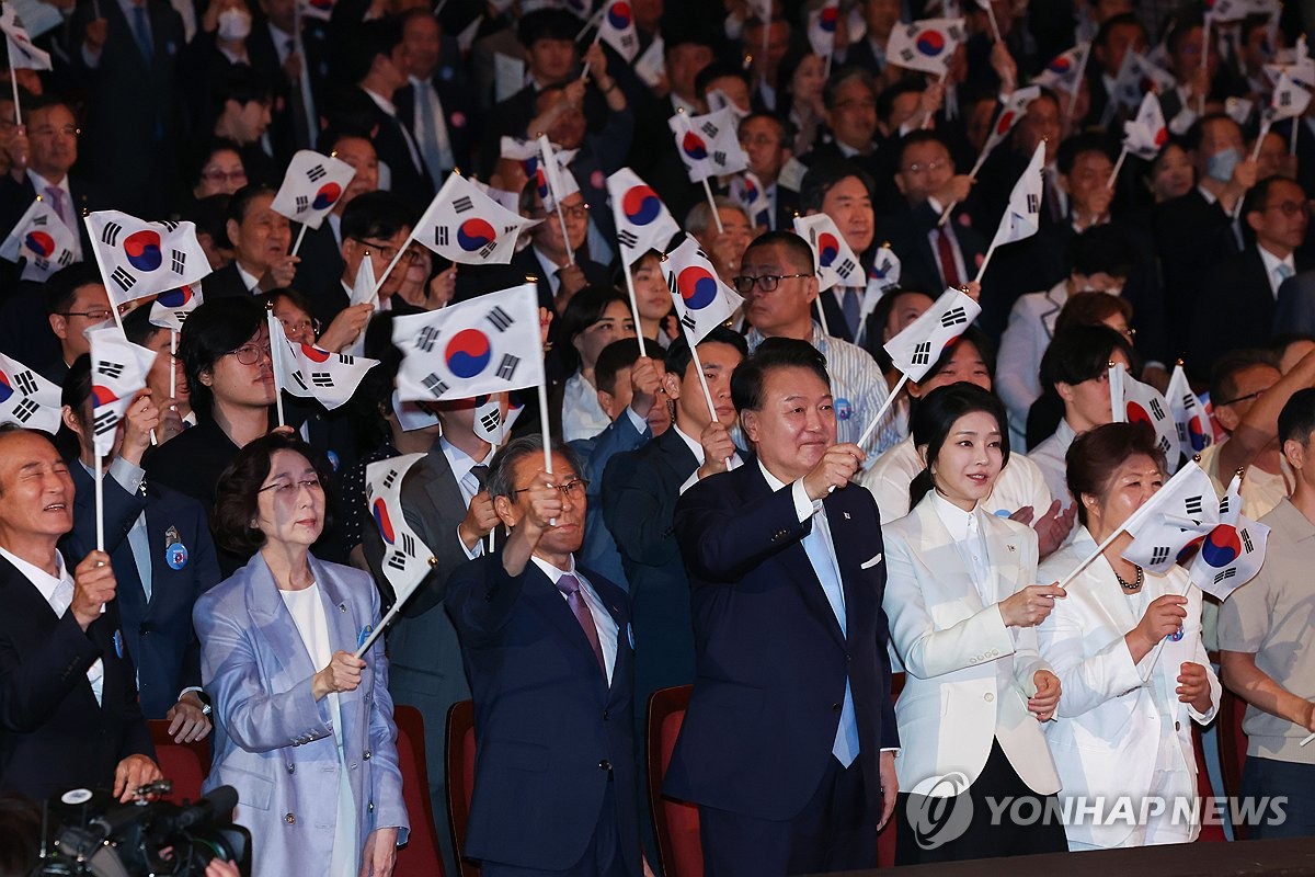 독립기념관장 논란속 두 쪽으로 갈린 광복절…野 경축식 보이콧