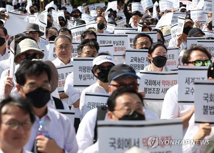 의대교수들 『국민 상해입히는 급발진 정부…의평원 말살하려 해』