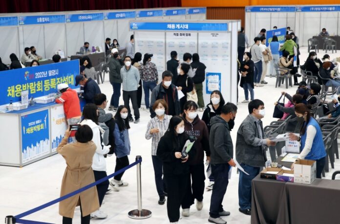 2022년 밀양시 채용박람회 성황리에 개최