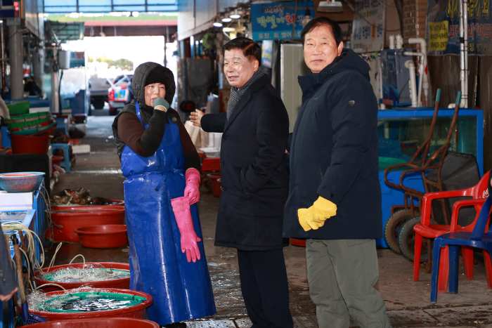 경남 고성군수, 전통시장 찾아 민생현장 점검 「민생 살리기에 최선」