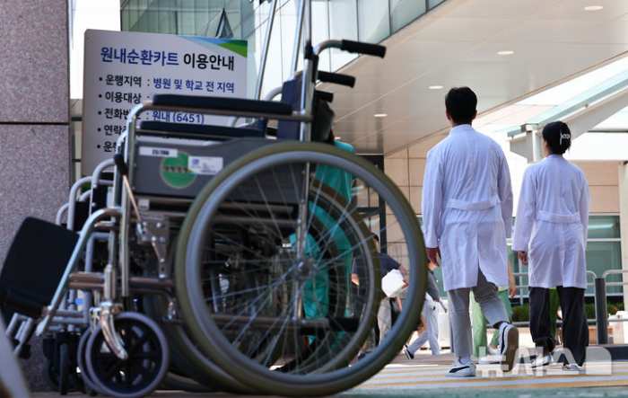 「의정 갈등」 국민은 지쳤다…45% 『개혁안 수정·보류해야』