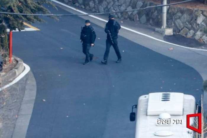 『尹 위해 몸 던지는 남편, 뒷 모습에 매일 고통』 경호관 아내의 편지