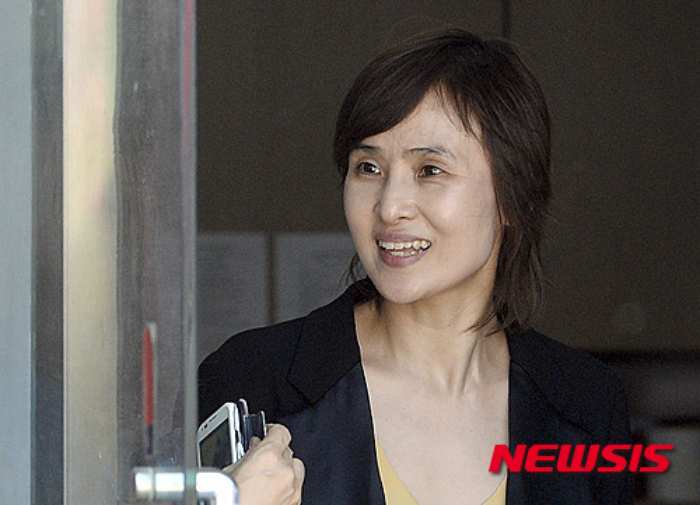 『尹 무서워서 의자에 오줌쌌다』…신정아 자서전 재조명