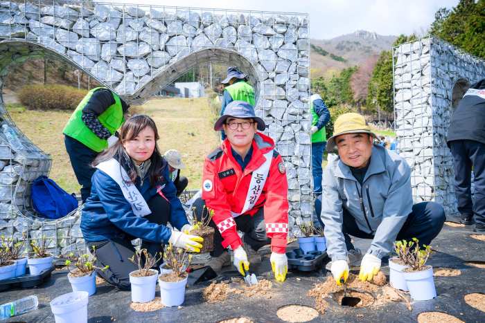 경남 남해군, 식목일 맞이「푸른남해만들기」나무심기 행사