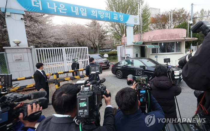 「풀려난 명태균의 입 주목」…尹부부 의혹 등 검찰수사 변수될까