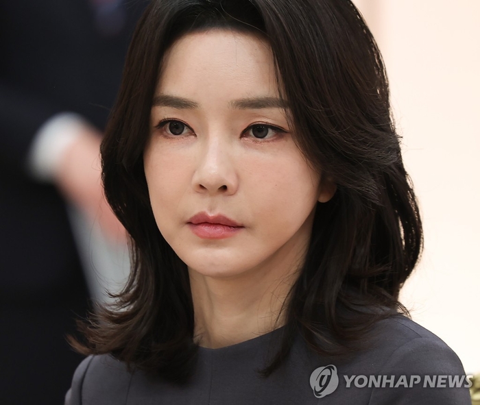 『김 여사, 기갑차 몰아보고 싶다고해 옆에 태우고 드라이브』…경비단 전역자 주장