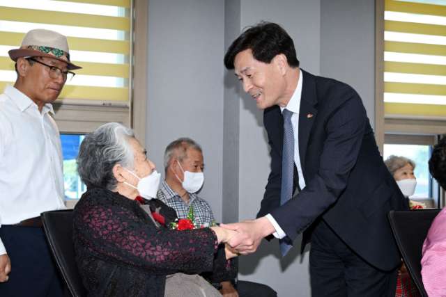 ［동정］안병구 밀양시장, 어버이날 맞아 경로당 방문 및 장수마을 한마당 행사 참석