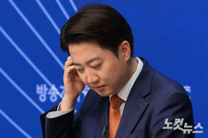 『대국민 언어 성폭력』…「여성신체 발언 논란」이준석, 줄고발 당해