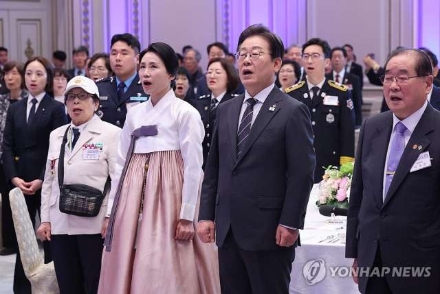 李대통령『안보가 가장 중요…특별한 희생에 특별한 예우』