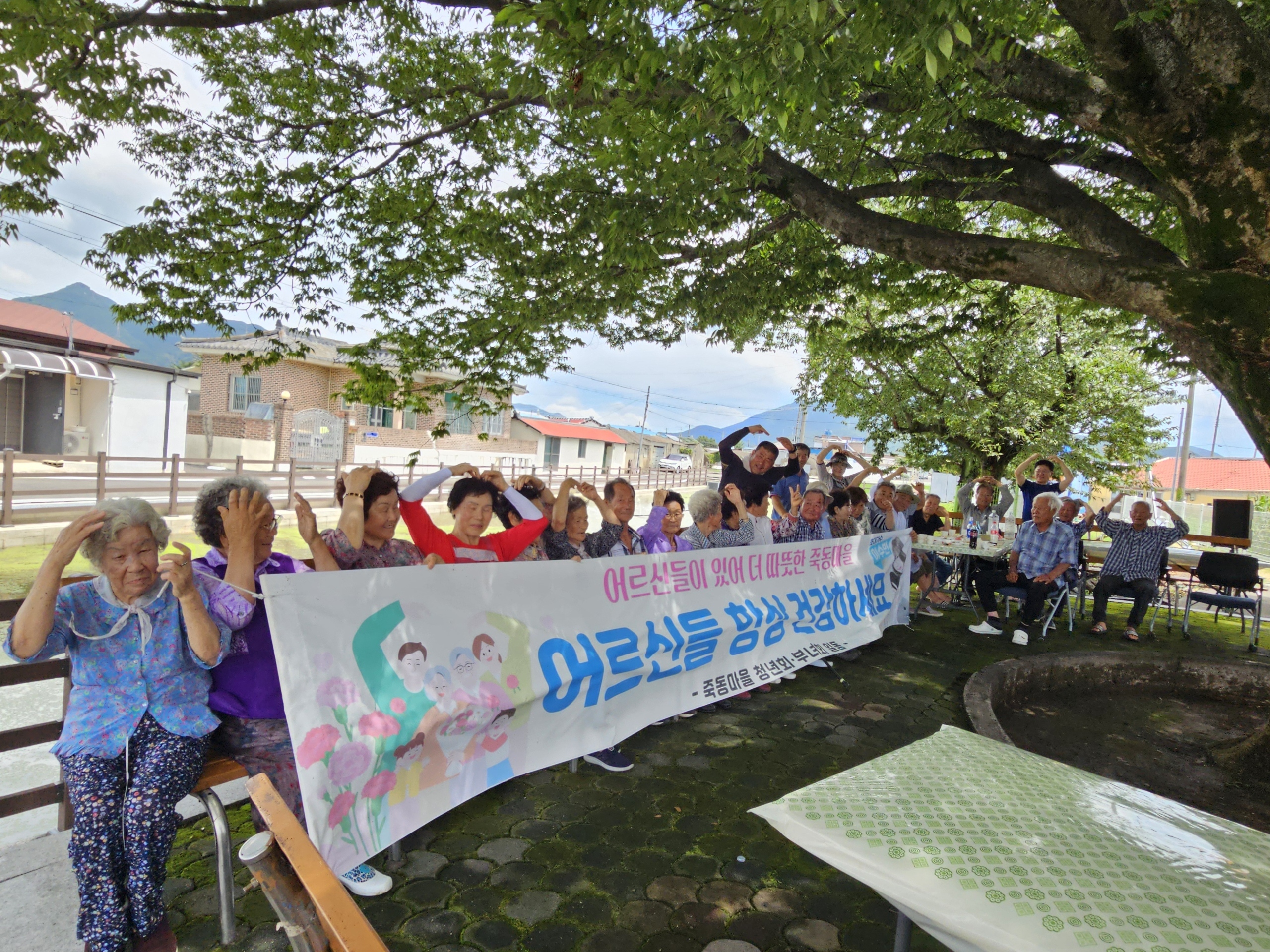 경남 고성읍 죽동마을, 어르신에게 초복맞이 삼계탕 나눔