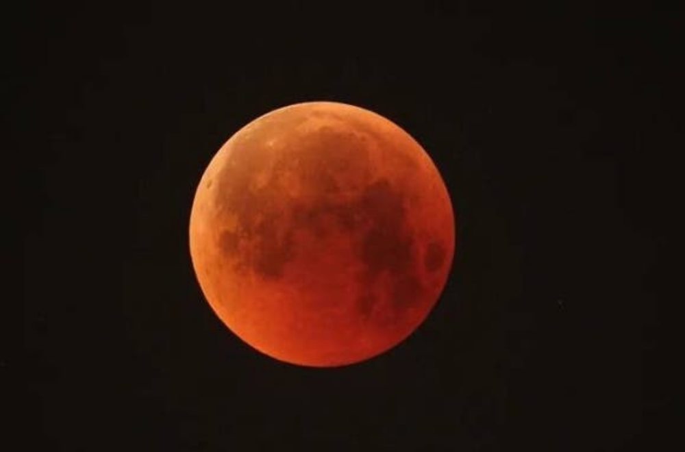 오는 8일 새벽, 달 완전히 가려지는「개기월식」…3년 만에 펼쳐진다