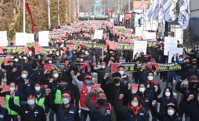 멈춰버린 물류, 바닷길도 스톱…화물파업에 전국「몸살」