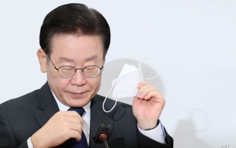 「이재명 신뢰 48.3% vs 檢 수사 신뢰 39.8%」…尹 지지율 다시 20%대로